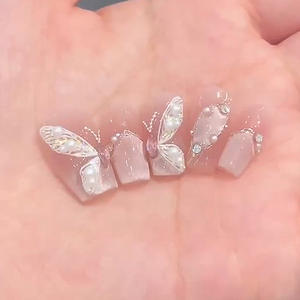 Qianya vente en gros étincelle presse sur les <span class=keywords><strong>ongles</strong></span> 10 pièces-<span class=keywords><strong>automne</strong></span> hiver papillon diamant <span class=keywords><strong>faux</strong></span> <span class=keywords><strong>ongles</strong></span> ensemble fait à la main de luxe pour les filles de la mode - Product Image 3