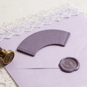 Marque-<span class=keywords><strong>page</strong></span> minimaliste en cuir PU en forme de croissant, étiquettes de lecture portables pour carnet, clip de <span class=keywords><strong>page</strong></span> d'angle de livre - Product Image 3