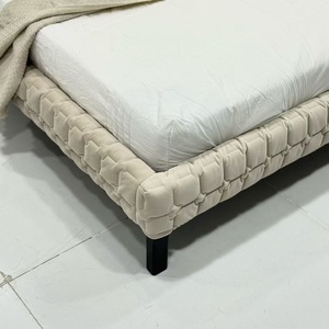 Nuevo diseño de alta calidad moderno Queen terciopelo tela marco de cama plisado cabecero diseño cama tapizada - Product Image 4