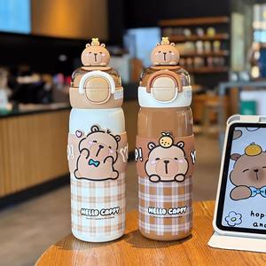 Termo Hello Cappy de 500 ml con diseño a cuadros y tapa de presión con dije de oso, ideal para estudiantes y regalos. - Product Image 3