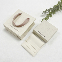Boîte à bijoux en papier beige avec logo personnalisé, emballage cadeau pour bagues, boucles d'oreilles, colliers, ZXF, fabrication chinoise, type Tdg001