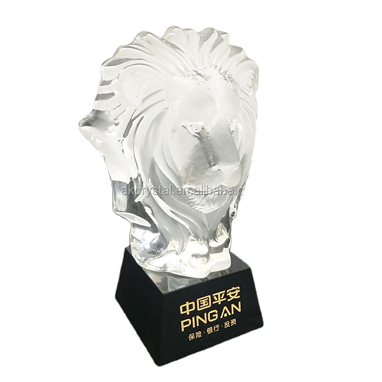 CARA LION(I’M NO’T A TROPHY) 71107GS_Lionangledk2_00dfd88c-