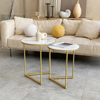 Ensemble de 2 tables basses rondes avec cadre en métal doré pour salon