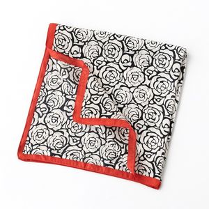 女性シルクスカーフサプライヤーカスタムプリント100% シルクサテンカラフルフラワービッグスクエアスカーフ女性用 - Product Image 3