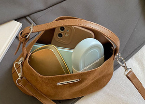 Sac bandoulière et à l'épaule pour femme, nouveau, design de niche, petit format, vintage, portable, en PU, style dumpling, finition givrée, luxe léger et contrasté - Product Image 3