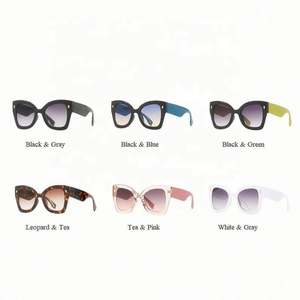 Lunettes de soleil œil-de-chat tendance 2021, élégantes, avec logo personnalisé, verres dégradés, protection UV400, surdimensionnées, carrées, pour femmes - Product Image 4