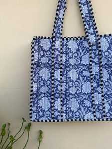 Bolsa de Mano de Algodón Acolchada Multicolor con Asas de Hombro, Bolsa de Viaje Moderna con Bolsillo - Product Image 2