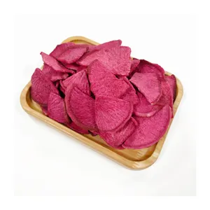 Snack vegetali cibo sano essiccato frutta secca e verdura patatine e patatine di ravanello rosso naturale