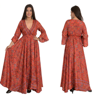 Robe maxi en soie recyclée bohème pour femmes, robe longue évasée à imprimé ethnique faite à la main avec col en V et manches bouffantes