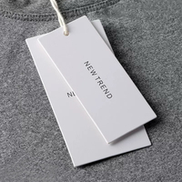 Étiquettes et tags en papier imprimés personnalisés, finition laminée, sur mesure pour vêtements et accessoires