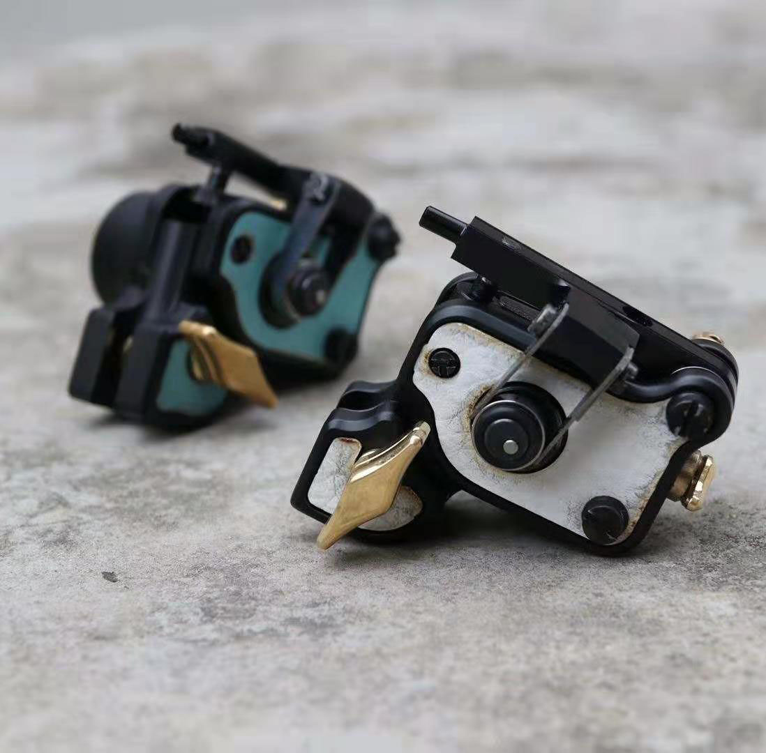 Dan Kubin Direct Drive タトゥーマシン Dan-Kubin-Sidewinder-V7-4-