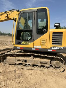 In vendita: escavatore Shandong Lingong <span class=keywords><strong>LG685</strong></span> di seconda mano con una capacità del secchio di 0.3m ³. È un escavatore di tipo cingolato. - Product Image 2