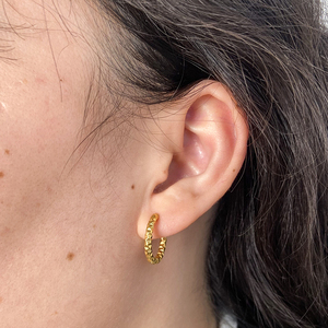 Pendientes Joolim de Acero Inoxidable con Baño de Oro de 18K, Textura Martillada de Cráter de Meteorito, Resistentes al Deslustre y al Agua, Joyería de Moda - Product Image 4