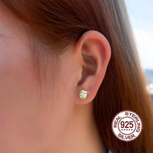 ขายร้อน ขายส่ง ต่างหูเงินแท้ S925 คุณภาพสูง ประดับเพชรทรงรีสีเขียว ชุดเครื่องประดับสำหรับผู้หญิง ใส่ได้ทุกวัน - Product Image 4