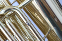 BB Tuba Brass Body dan Leadpipe 4 Aksi Piston Baja Tahan Karat Lapisan Pernis Bening Ukuran 4/4 Dengan Kotak