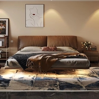 Lit suspendu italien minimaliste de luxe léger, oreilles d'éléphant, rembourré, en cuir vintage élégant pour chambre principale
