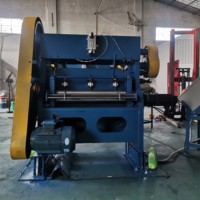 Machine automatique de fabrication de treillis métallique perforé en Chine