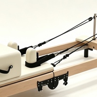 Machine d'entraînement Pilates Reformer pliable et portable en bois d'érable massif, réglable pour le levage des jambes, idéale pour studio et salle de sport - Vente en gros