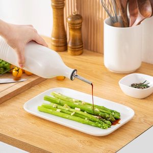 Distributeur d'huile d'olive en céramique blanche de 20 oz avec bec verseur pour la cuisine, adapté à l'huile, au vinaigre, au café et aux sirops - Product Image 5