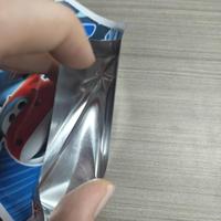 Sachet d'emballage plastique personnalisé en PET/PE à trois soudures thermiques, résistant à l'humidité, avec trou de suspension, imprimé en gravure, pour mini-jouets pour enfants, faible MOQ