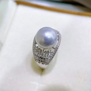 Perle d'eau de mer australienne blanche, 11 mm, lumière froide, ronde, couleur, design presque rond avec bouche mobile - Product Image 3