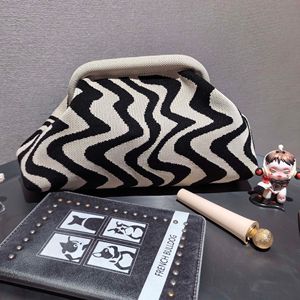 Bolso de Maquillaje con Cierre de Broche y Diseño de Ondas en Zigzag, Gran Capacidad, Tipo Clutch a Rayas, Versátil para Uso Diario - Product Image 5