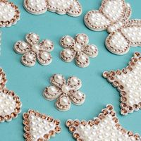 Patchs thermocollants classiques en strass et perles, motif cœur et nœud, auto-adhésifs double face pour vêtements DIY