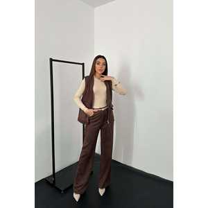 Conjunto de 2 piezas de pantalones cortos ajustados de gamuza marrón para verano al por mayor, chaleco y pantalones por encima de la rodilla, perfecto con top corto - Product Image 4