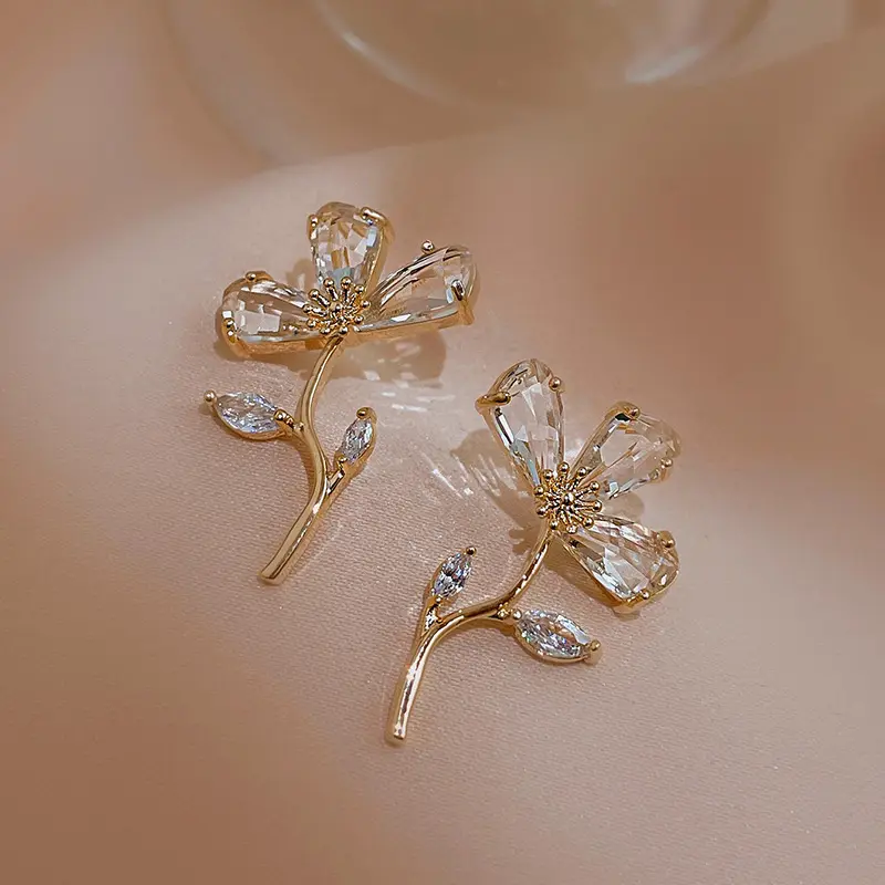 925 Silver Needle Sweet Transparent Crystal Zircon Flower Stud Earrings Real Gold Plating Temperament Premium Earrings