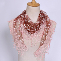 Nouveau Foulard Triangle en Dentelle Florale 2023 avec Pompons, Châle Transparent Respirant Classique Décontracté pour Femme, Protection Solaire