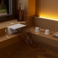 Robinet de baignoire HONGDEC blanc mat à double poignée, à poser sur le rebord, avec bec cascade large et plat, mitigeur chaud/froid pour projets hôteliers