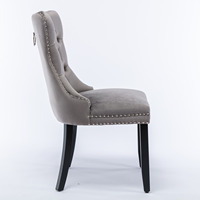 Chaise de salle à manger moderne de style mid-century haut de gamme, écologique, capitonnée, en bois massif, revêtement velours, pieds en bois d'hévéa, garniture cloutée, pour hôtel