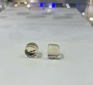 แท่งกดฟันเซรามิกแก้วสีเหลืองอำพันวัสดุทางทันตกรรมสำหรับทำวีเนียร์ฝังออนคราวน์วางในห้องปฏิบัติการ - Product Image 1