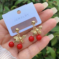 Boucles d'oreilles à la mode en perles et zirconium pour femmes cadeau de tenue quotidienne plaqué cuivre multi-style plaqué or 18 carats diamant intégré