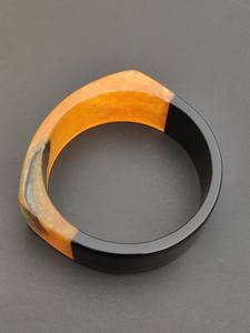 Brazaletes de Resina con Patrones de Colores para Mujer, Diseño Ligero y Moderno, Ajuste Duradero y Cómodo - Product Image 3