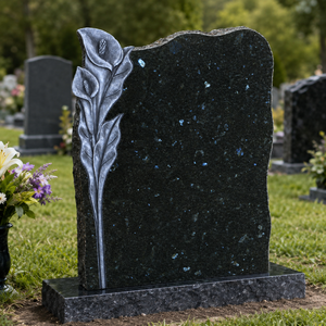 Lápida con Forma de Corazón y Alas de Ángel, Base de Granito Negro, Monumento Funerario de Estilo Europeo, Diseño Tradicional - Product Image 1