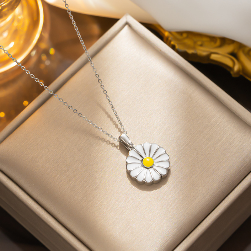 silver daisies  necklace 4#