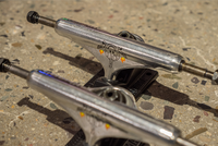 Enigma 5.0/5.25 pouces, trucks de skateboard en métal creux à double bascule, roulements ABEC-7, haute vitesse, capacité de charge de 150 kg, pour compétition professionnelle