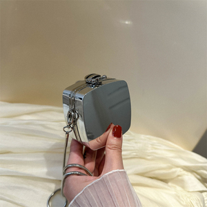 Nouveau <span class=keywords><strong>sac</strong></span> <span class=keywords><strong>mini</strong></span> en acrylique <span class=keywords><strong>argenté</strong></span> brillant pour femme, <span class=keywords><strong>sac</strong></span> à bandoulière élégant, pochette tendance pour écouteurs - Product Image 4