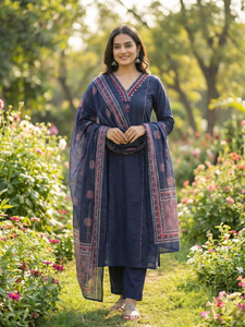 Conjunto de Kurta y Pantalón de Algodón Indigo Bordado para Mujer con Dupatta, Sin Arrugas, de Secado Rápido, Estilo Étnico Informal - Product Image 2