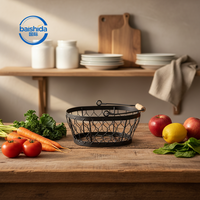 Panier de rangement en fil métallique noir artisanal avec poignées en bois, organisateur multifonctionnel pour fruits et légumes, pour la maison et la cuisine