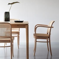Fauteuil de salle à manger moderne de luxe en bois massif avec cannage en rotin, design simple et nouveau