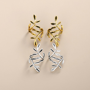 Orecchini a clip a forma di foglia da donna, lunghi, minimalisti, stile vintage forestale - Product Image 3