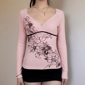 Camiseta de Manga Larga Informal para Mujer con Logotipo Personalizado, Estilo Y2K, Color Rosa, Estampado Retro, Tejido Transpirable, Ecológico, Corte Ajustado, Cuello en V - Product Image 1