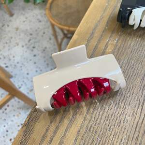 مشابك شعر بلاستيكية بلونين من Qianjin للبيع بالجملة، إكسسوارات شعر أنيقة ومتعددة الاستخدامات للنساء - Product Image 6