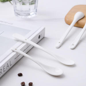 Bone China ceramica simpatici <span class=keywords><strong>cucchiaini</strong></span> da caffè mescolati piccoli Mini cucchiaino di <span class=keywords><strong>miele</strong></span> <span class=keywords><strong>per</strong></span> gelato Yogurt Dessert Tea agitazione colore cucchiaio bianco - Product Image 1