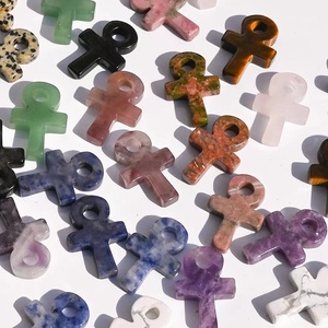 Ciondolo in Cristallo Naturale di Ametista e Quarzo Rosa a Prezzo di Fabbrica, Croce Ankh in Cristallo Intagliato da 3cm per Creazione di Gioielli - Product Image 2
