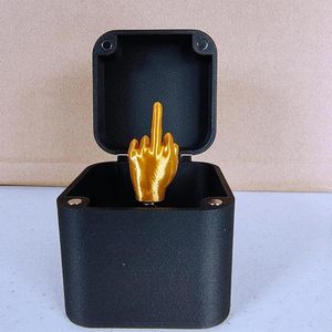 Caja de Regalo Sorpresa con Dedo Medio, Juego de Regalo Novedoso, Broma de Mano, Regalo Sorpresa con Dedo Medio en una Caja - Product Image 1