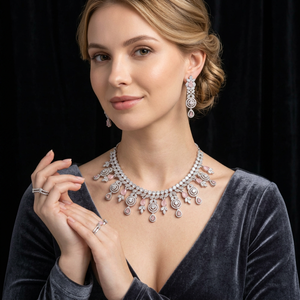 Conjunto de Collar y Pendientes de Lujo en Latón con Circones Rosados, Elegante Joyería Nupcial India Clásica Chapada en Rodio para Mujer - Product Image 2