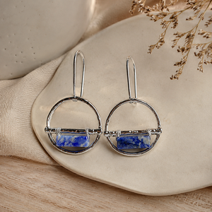 Orecchini Pendenti Vintage Grandi Cerchi Martellati Blu con Filo Avvolto, Moda Donna - Product Image 3